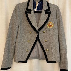 Wool blazer with crest pocket and gold buttons
